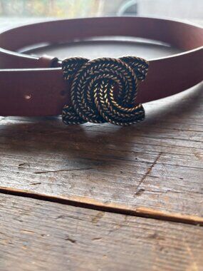 LIKE NEW BROWN LEATHER BRAVE BELT WITH BEAUTIFUL HARDWARE